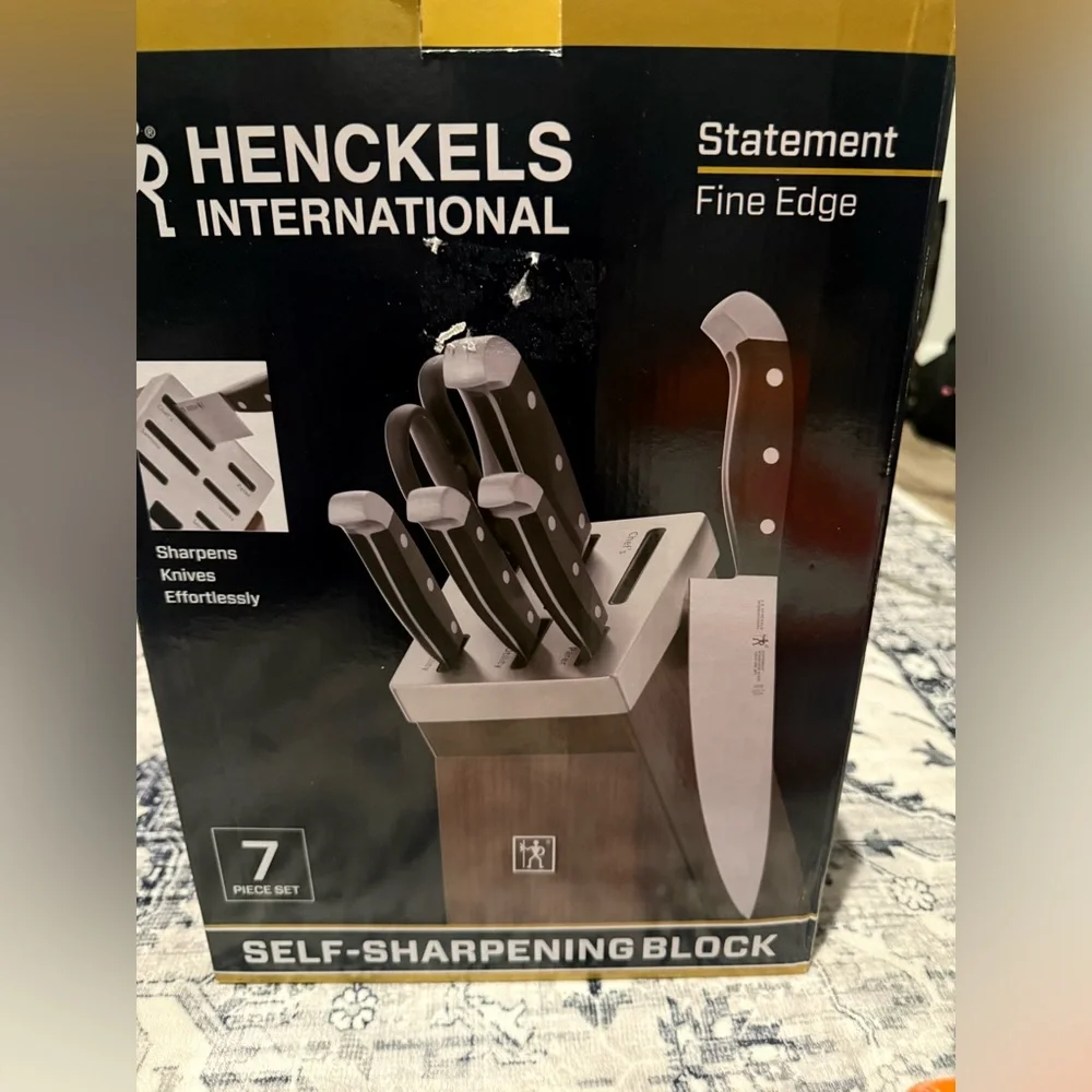 Henckels Self Sharpening Statement Fine Edge 7 Piece Knife block Set